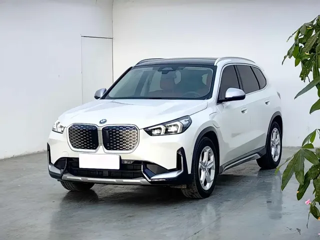 Фотография автомобиля — BMW iX1