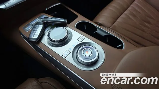 Genesis GV70 — Фото автомобиля 11