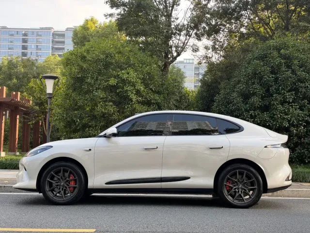 IM Motors LS6 — Фото автомобиля 4