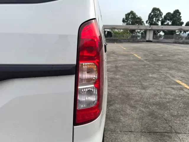Wuling Hongguang V — Фото автомобиля 5