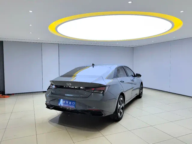 Hyundai Elantra — Фото автомобиля 4