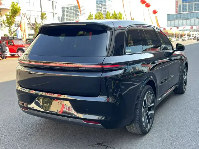 Li Auto L8 — Фото автомобиля 4