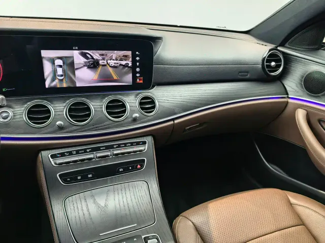 Mercedes-Benz E-Class — Фото автомобиля 6