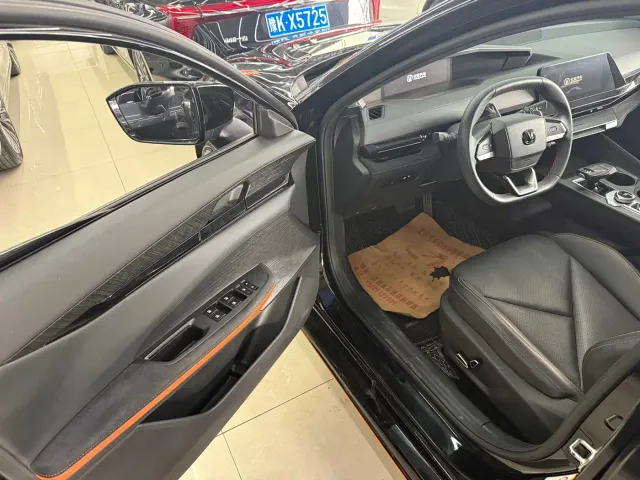Changan Changan UNI-V 2022 1.5T Sport Edition — Фото автомобиля 6