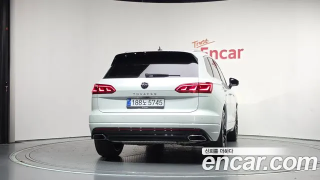 Volkswagen Touareg 3rd Gen — Фото автомобиля 4