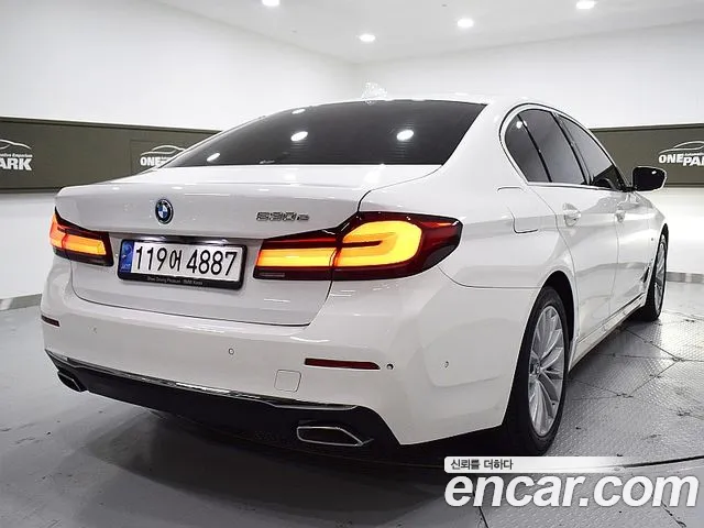 BMW 5-Series — Фото автомобиля 3