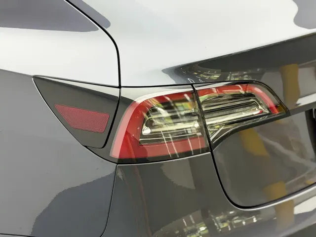 Tesla Model 3 — Фото автомобиля 13