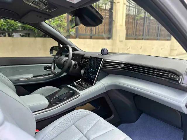 Nio ES8 — Фото автомобиля 12