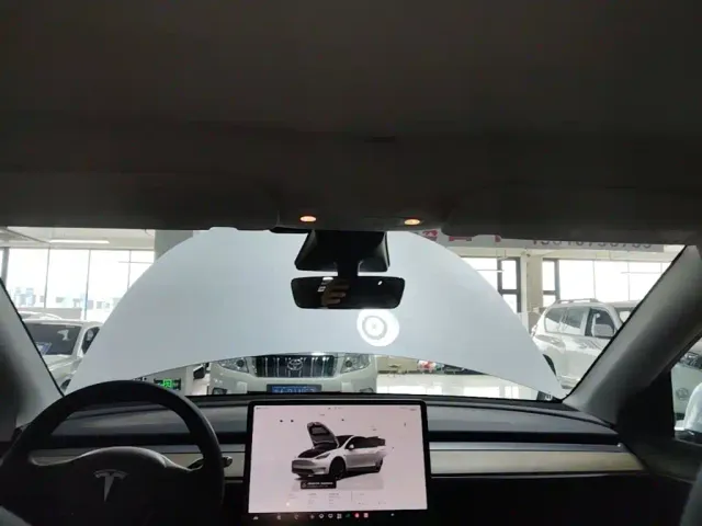 Tesla Model Y — Фото автомобиля 17