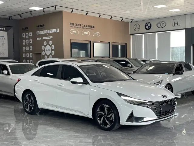 Hyundai Elantra — Фото автомобиля 3
