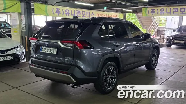 Toyota RAV4 — Фото автомобиля 4