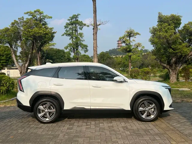 Geely Boyue L — Фото автомобиля 10
