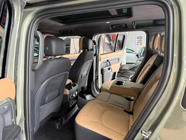 Land Rover Defender — Фото автомобиля 14