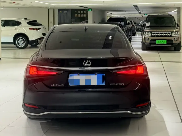 Lexus ES — Фото автомобиля 6