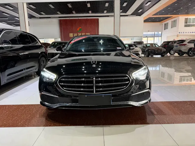 Mercedes-Benz E-Class — Фото автомобиля 2