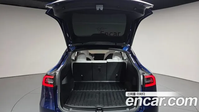 Tesla Model Y — Фото автомобиля 19