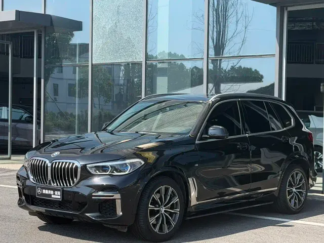 Фотография автомобиля — BMW X5