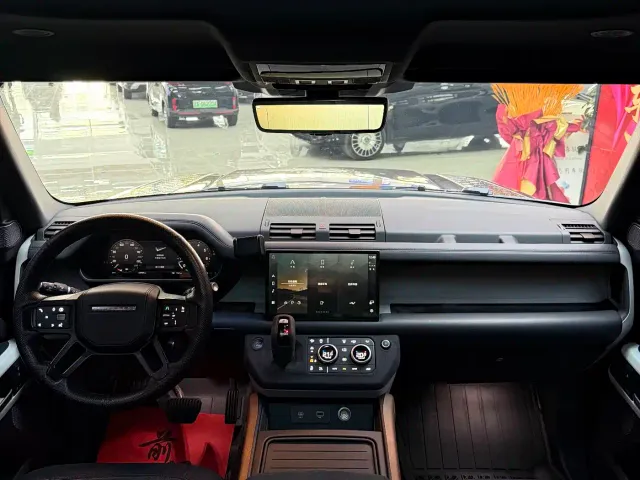 Land Rover Defender — Фото автомобиля 9