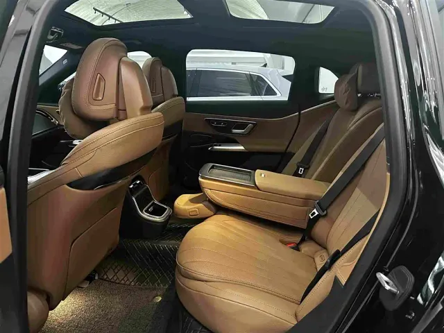 Mercedes-Benz E-Class — Фото автомобиля 13