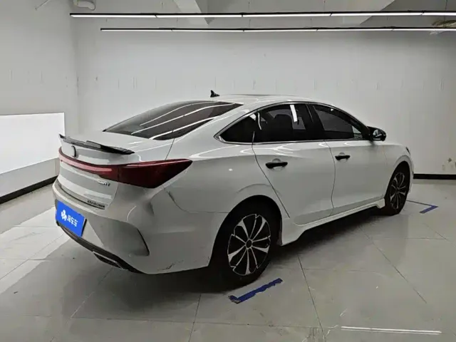 Changan Eado — Фото автомобиля 3