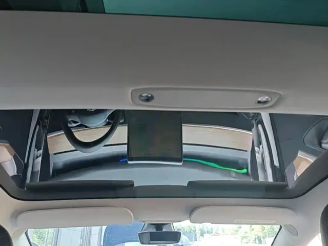 Tesla Model 3 — Фото автомобиля 17