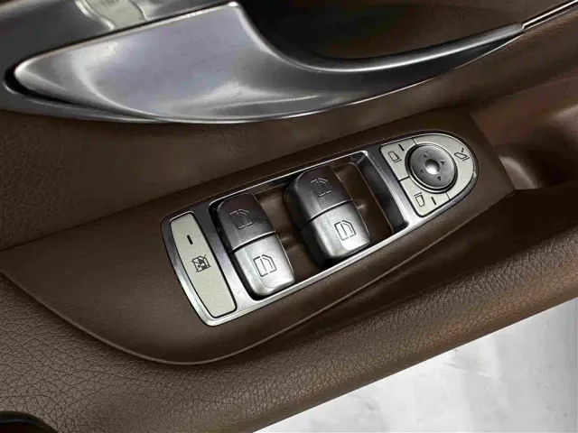 Mercedes-Benz E-Class — Фото автомобиля 24
