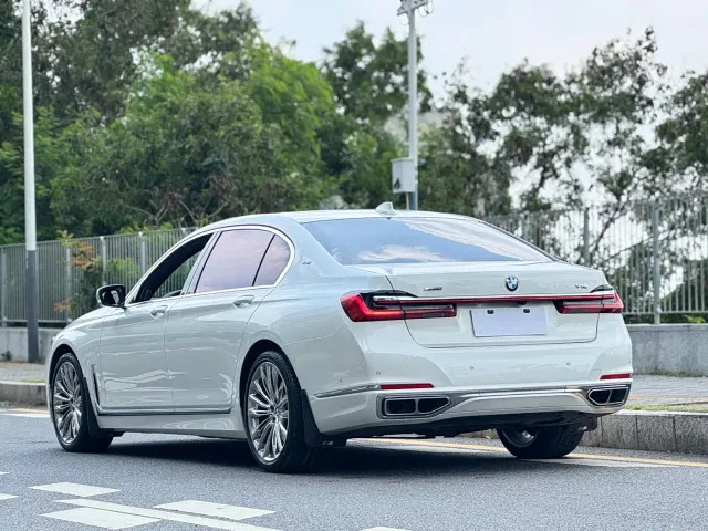 BMW 7 Series — Фото автомобиля 4