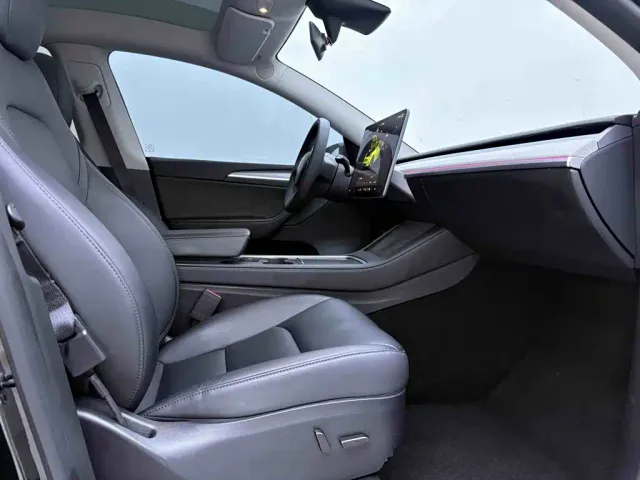 Tesla Model Y — Фото автомобиля 18