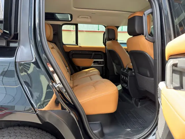 Land Rover Defender — Фото автомобиля 13