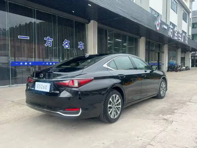 Lexus ES — Фото автомобиля 7