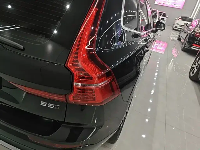 Volvo XC60 — Фото автомобиля 23