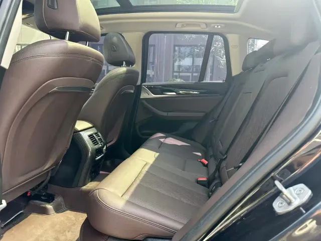 BMW iX3 — Фото автомобиля 5