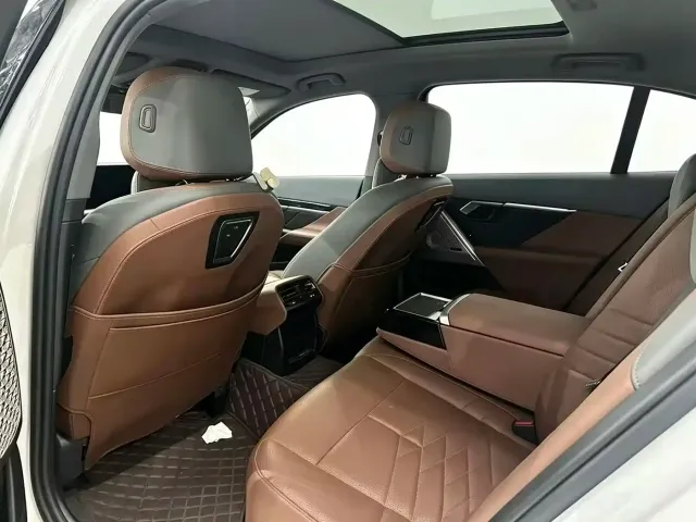 BMW 5 Series — Фото автомобиля 3