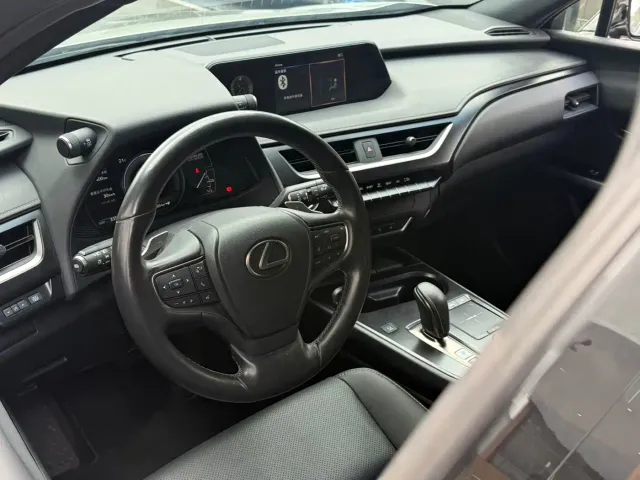 Lexus UX — Фото автомобиля 5