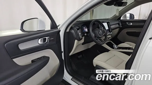 Volvo XC40 — Фото автомобиля 15