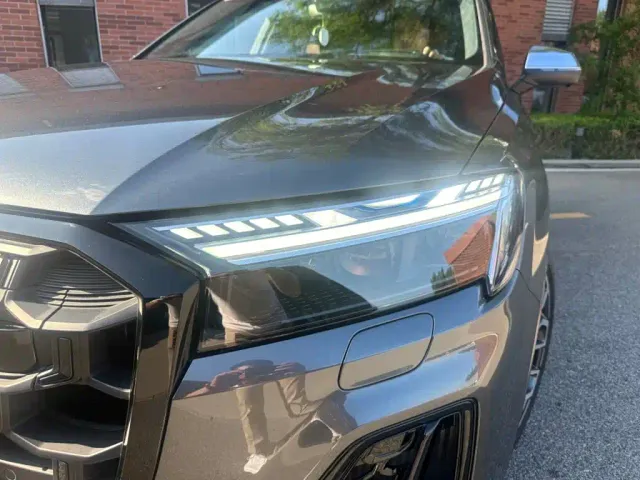 Audi SQ7 — Фото автомобиля 10
