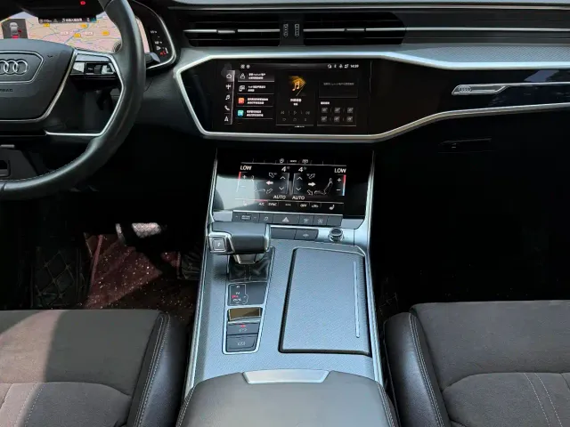 Audi A7L — Фото автомобиля 10