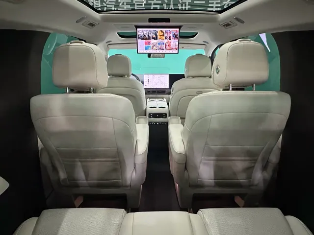 Li Auto MEGA — Фото автомобиля 9