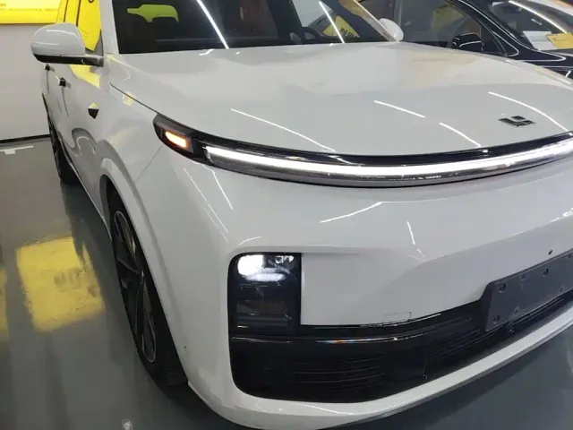 Li Auto L8 — Фото автомобиля 21