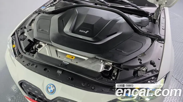 BMW i4 — Фото автомобиля 6
