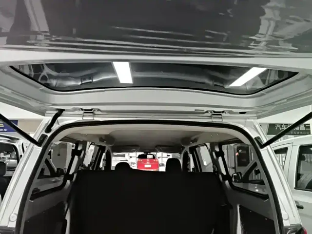 Wuling Hongguang V — Фото автомобиля 18
