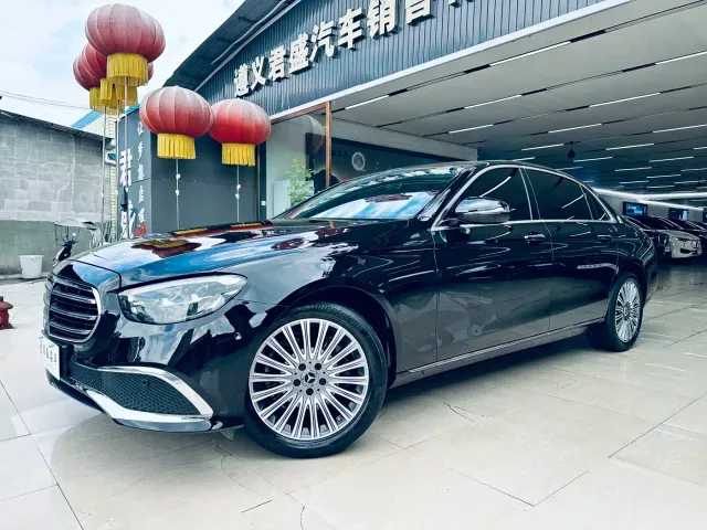 Фотография автомобиля — Mercedes-Benz E-Class