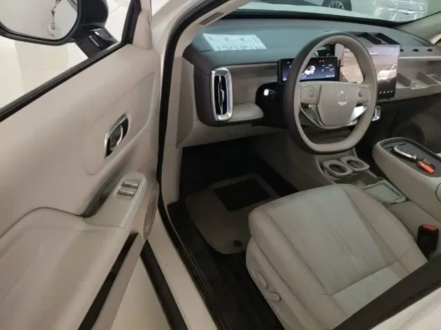 Leapmotor B10 — Фото автомобиля 15