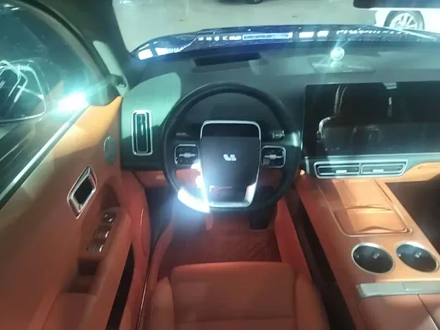 Li Auto L7 — Фото автомобиля 10