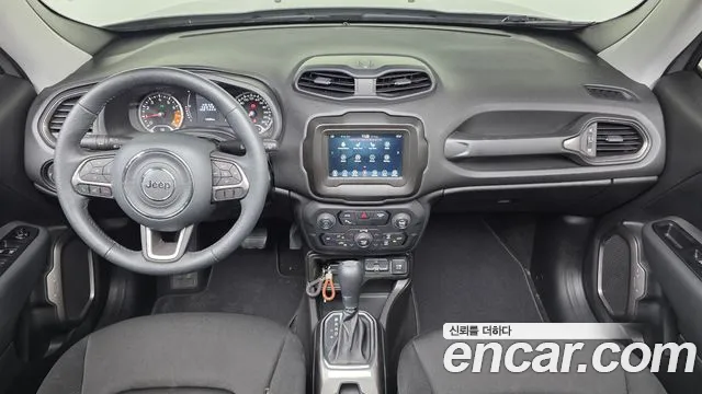 Jeep Renegade — Фото автомобиля 6