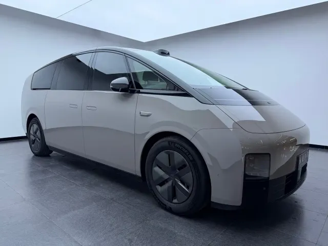 Li Auto MEGA — Фото автомобиля 3