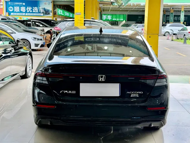 Honda Accord — Фото автомобиля 10
