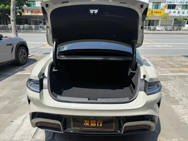 Xiaomi SU7 — Фото автомобиля 19