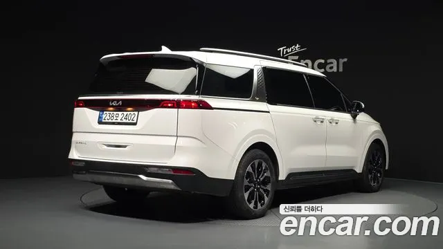 Kia Carnival Generation 4 — Фото автомобиля 2