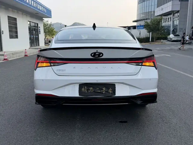 Hyundai Elantra — Фото автомобиля 8